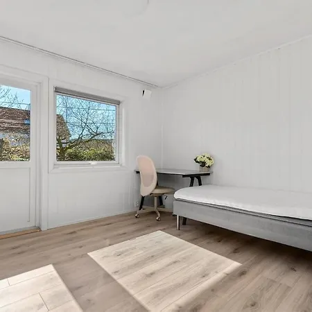 Large House 10 Minutes From The Center Nyaraló