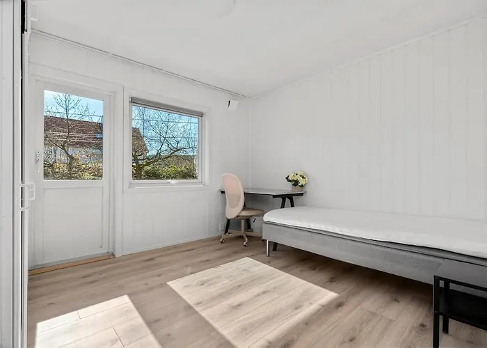 Large House 10 Minutes From The Center Semesterbostad