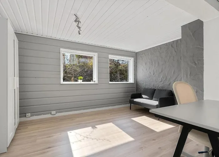 Large House 10 Minutes From The Center Hébergement de vacances Kristiansand